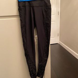 VICTORIA SECRET CHEETAH PRINT BLACK LEGGINGS